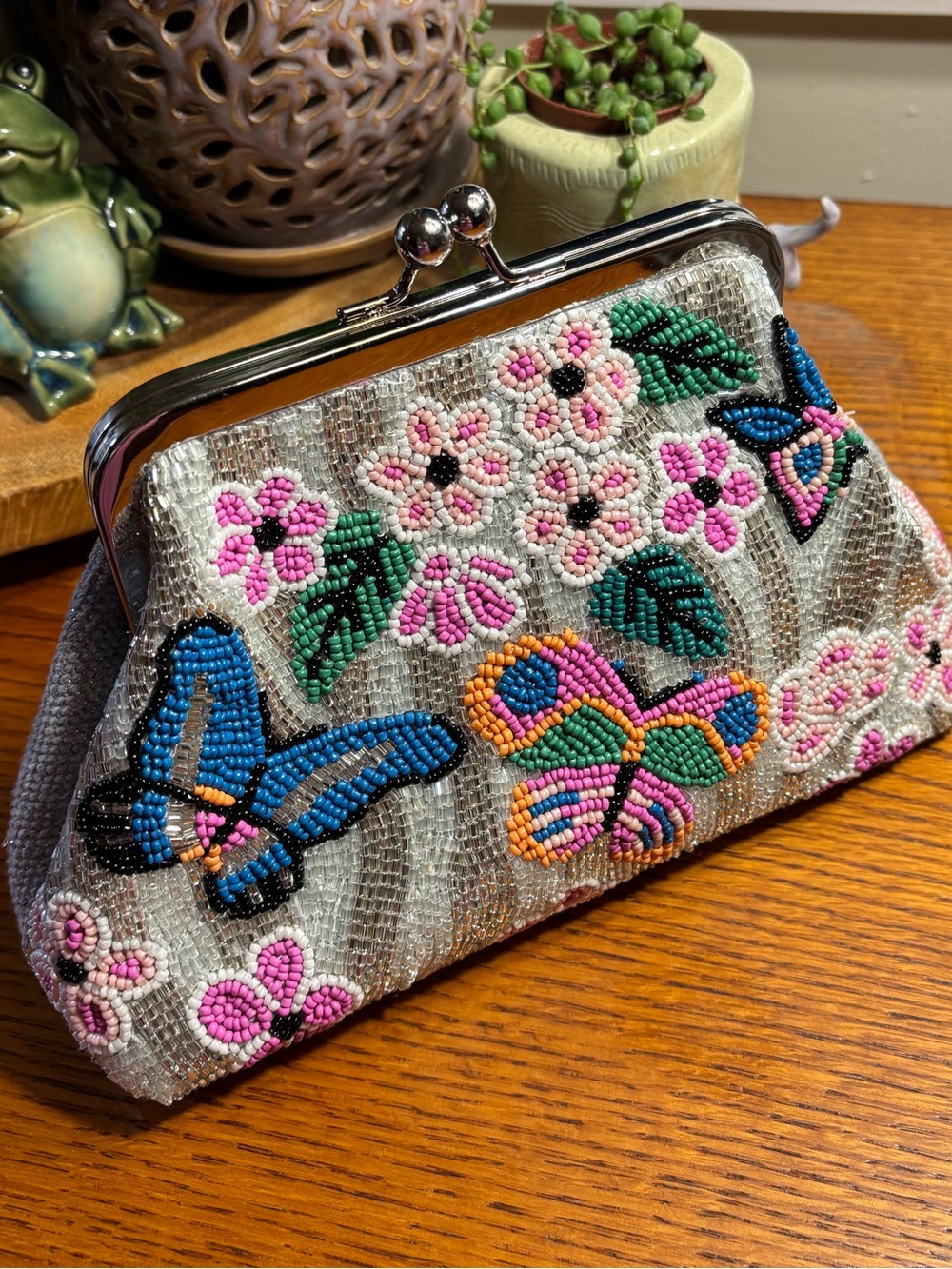 NEW America & Beyond BEADED HANDBAG kisslock BUTTERFLIES flowers PINK/SILVER